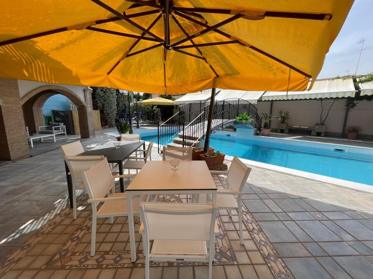 Hotel Cappuccetto Rosso Lusciano Экстерьер фото